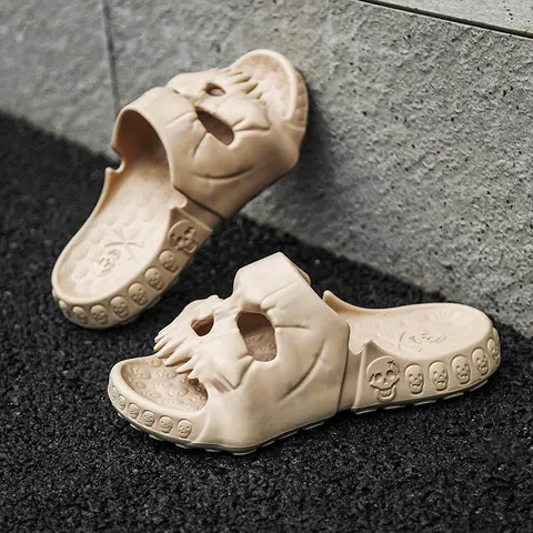 Summer Men's Large Skull Head Slippers Fashionable and Personalized Beach Anti slip Men's Slippers