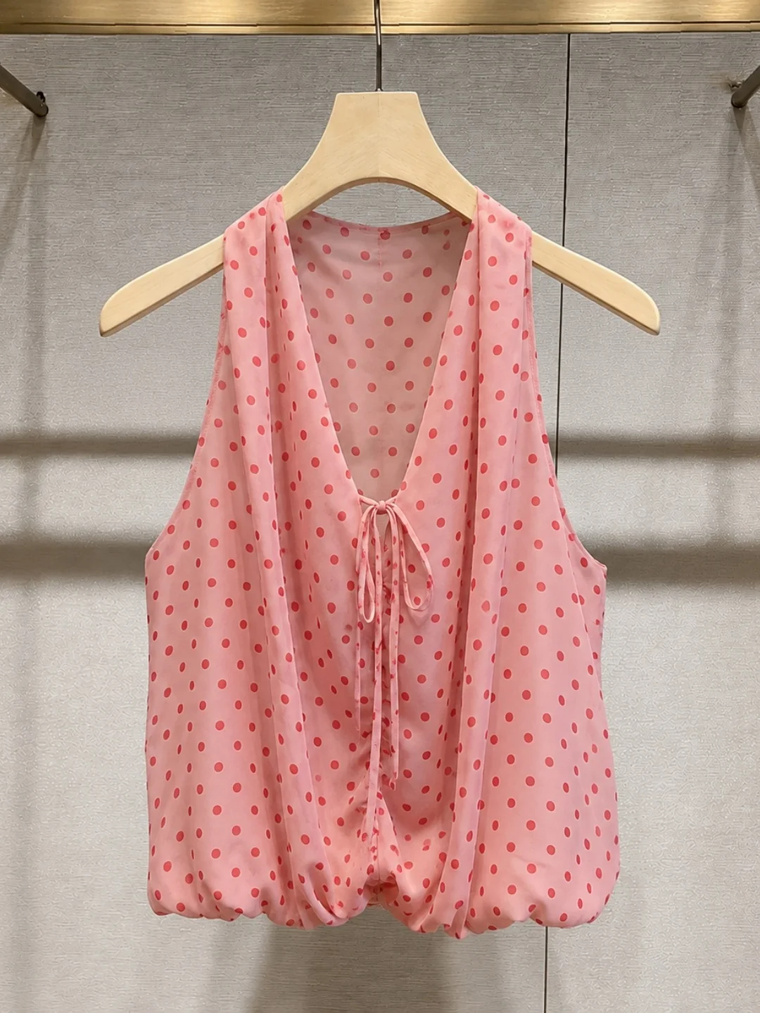 Korean Style Sweet Polka Dot Sleeveless V-Neck Summer Slimming Fashion Top Elegant Chic Small Shirt Women's plus Size Vest
Korean Style Sweet Polka Dot Sleeveless V-Neck Summer Slimming Fashion Top Elegant Chic Small Shirt Women's plus Size Vest