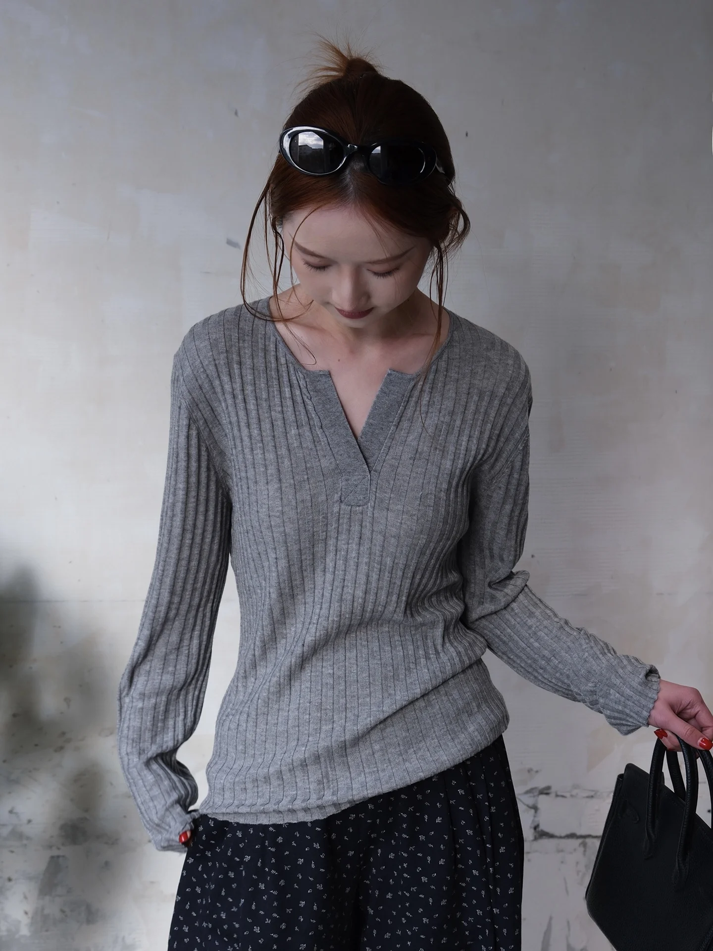Slim Fit V-Neck Knitted Base Shirt Women's Elegant Thin Matching Striped Sweater Casual Style Long Sleeve Soft Polyester Blend
Slim Fit V-Neck Knitted Base Shirt Women's Elegant Thin Matching Striped Sweater Casual Style Long Sleeve Soft Polyester Blend