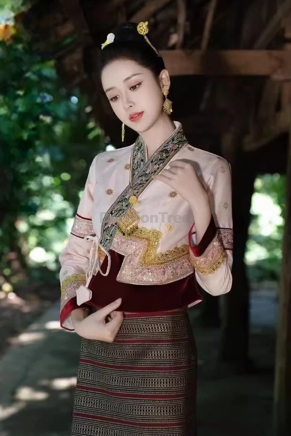 2025 gilded yarn embroidery thailand clothing temperament printed southeast asian style clothes literature art retro tea garment
2025 gilded yarn embroidery thailand clothing temperament printed southeast asian style clothes literature art retro tea garment