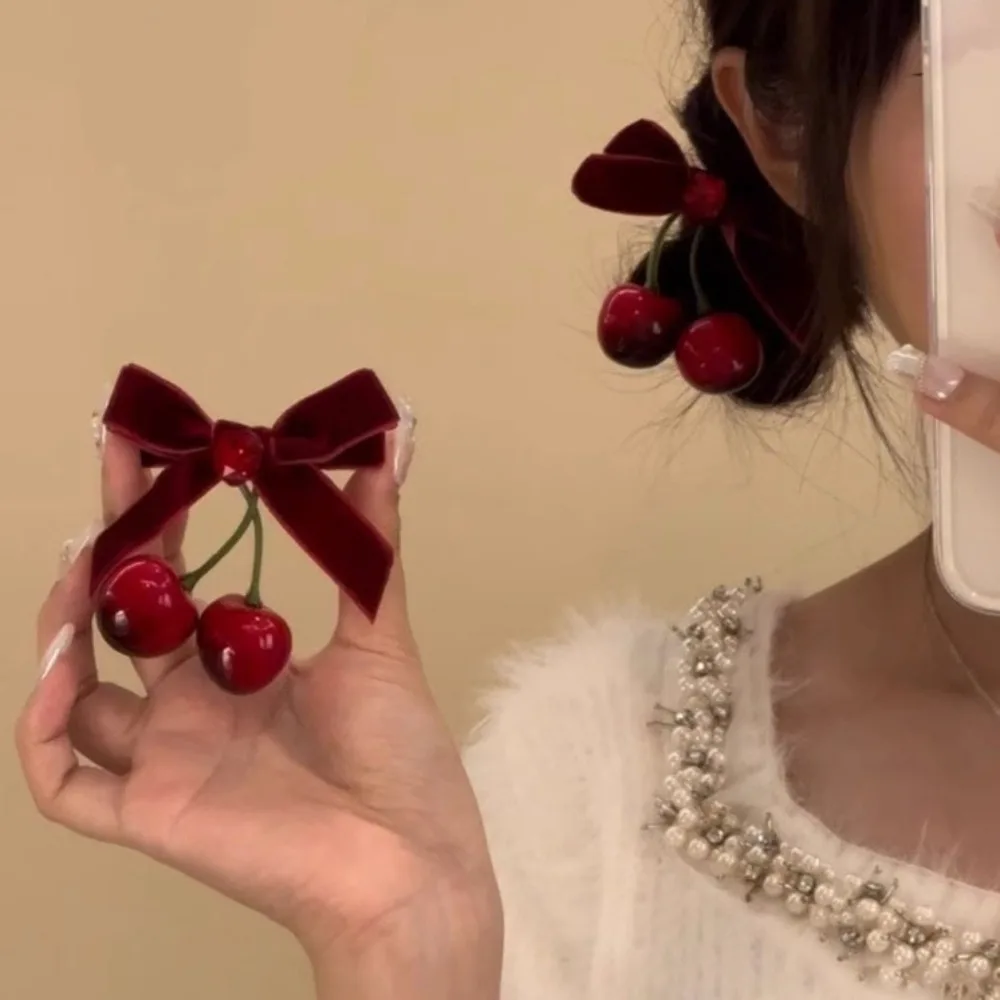 Velvet Bow Red Cherry Hairpins Barrettes Girls Bow Ties Hairbows Ornament Versatile Sweet Pastoral Hair Clip Hair Accessories
Velvet Bow Red Cherry Hairpins Barrettes Girls Bow Ties Hairbows Ornament Versatile Sweet Pastoral Hair Clip Hair Accessories
