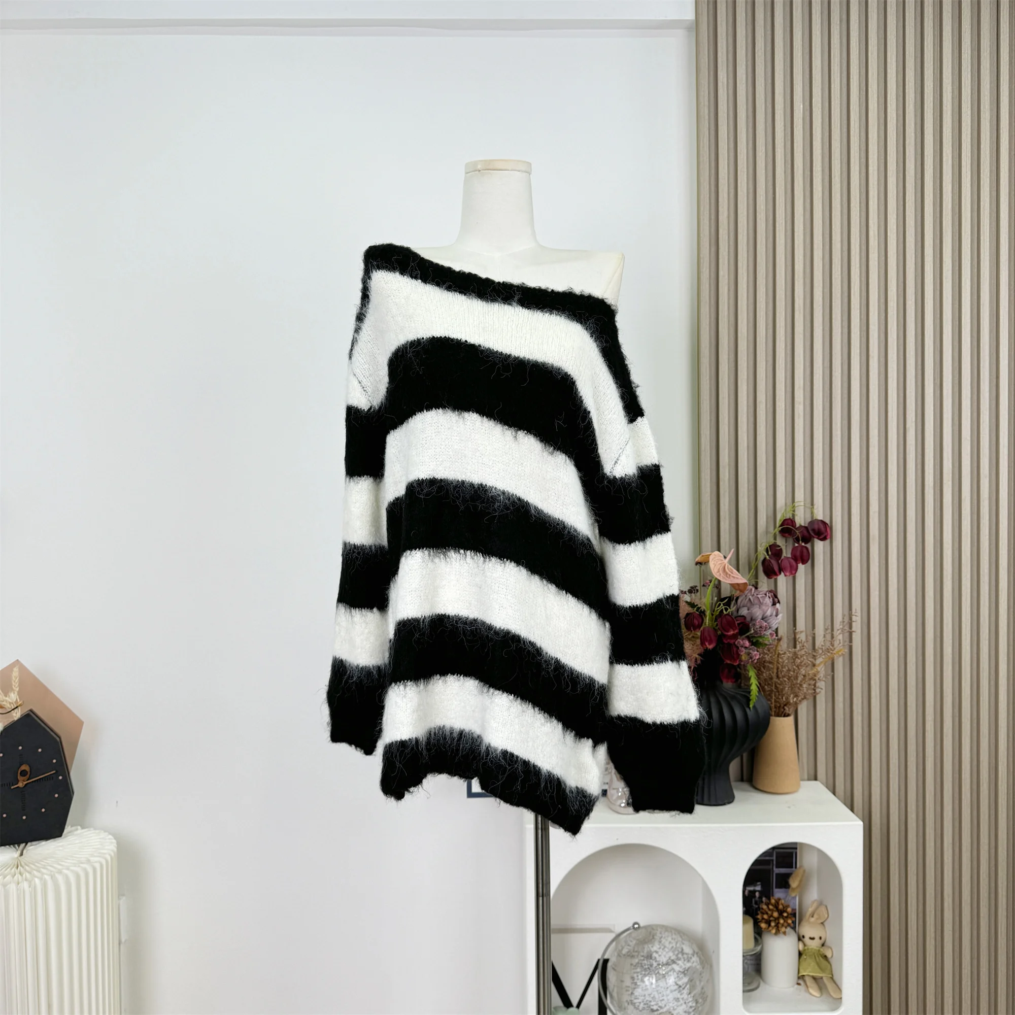Soft Striped Knitted Sweater Autumn Winter Casual Wool Comfortable Retro Style Women Fashionable All-Match Pullovers C202
Soft Striped Knitted Sweater Autumn Winter Casual Wool Comfortable Retro Style Women Fashionable All-Match Pullovers C202