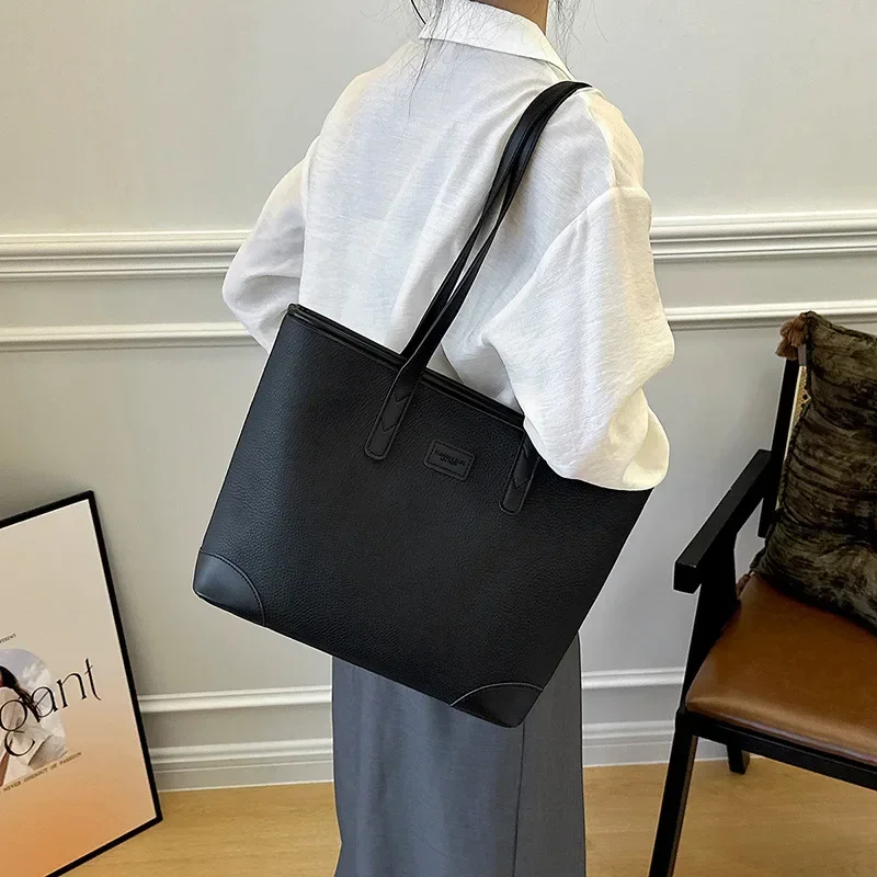 2025 Women's Underarm Tote Bag Large Capacity Shoulder Purse High-Quality Handbag Versatile Casual Chic
2025 Women's Underarm Tote Bag Large Capacity Shoulder Purse High-Quality Handbag Versatile Casual Chic