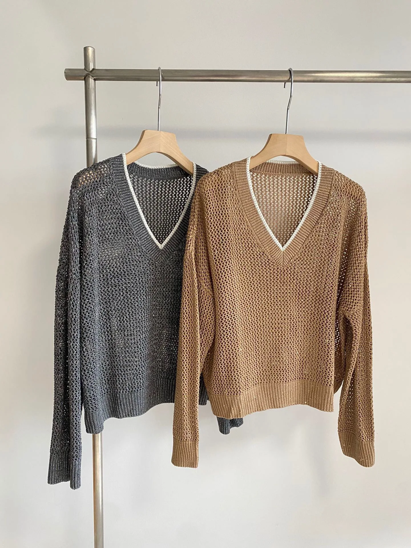 Fall New Women's Open-Knit Sweater Italy B*C Vintage Ladies Long Sleeve Loose Tops Striped V Neckline Lightweight Knitwears
Fall New Women's Open-Knit Sweater Italy B*C Vintage Ladies Long Sleeve Loose Tops Striped V Neckline Lightweight Knitwears