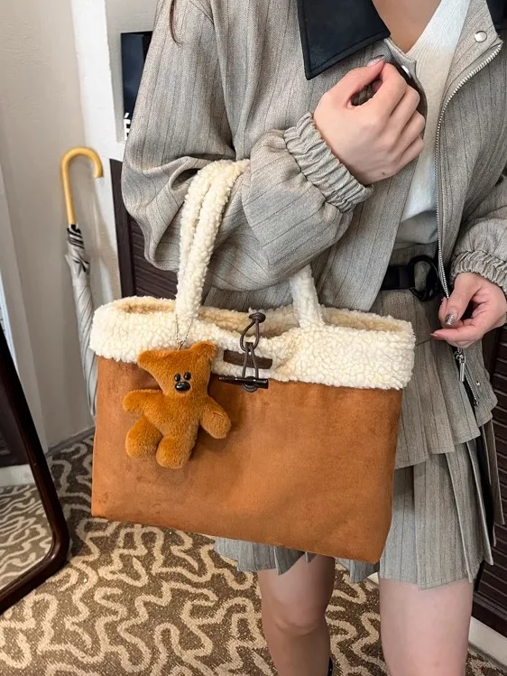 Fluffy Buet Handbag Women's Large Capaci Commuter Tote Bag Soft Korean Sle Handbags Daily Casual Pure Color Bags
Fluffy Buet Handbag Women's Large Capaci Commuter Tote Bag Soft Korean Sle Handbags Daily Casual Pure Color Bags