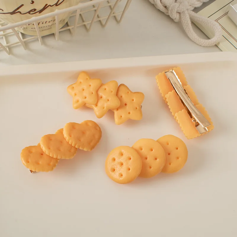 Creative Girls Cute Biscuit Hairpin Simple Cookie Shape Side Top Hair Clip Headdress Hair Ornament BB Hair Accessories Gift
Creative Girls Cute Biscuit Hairpin Simple Cookie Shape Side Top Hair Clip Headdress Hair Ornament BB Hair Accessories Gift