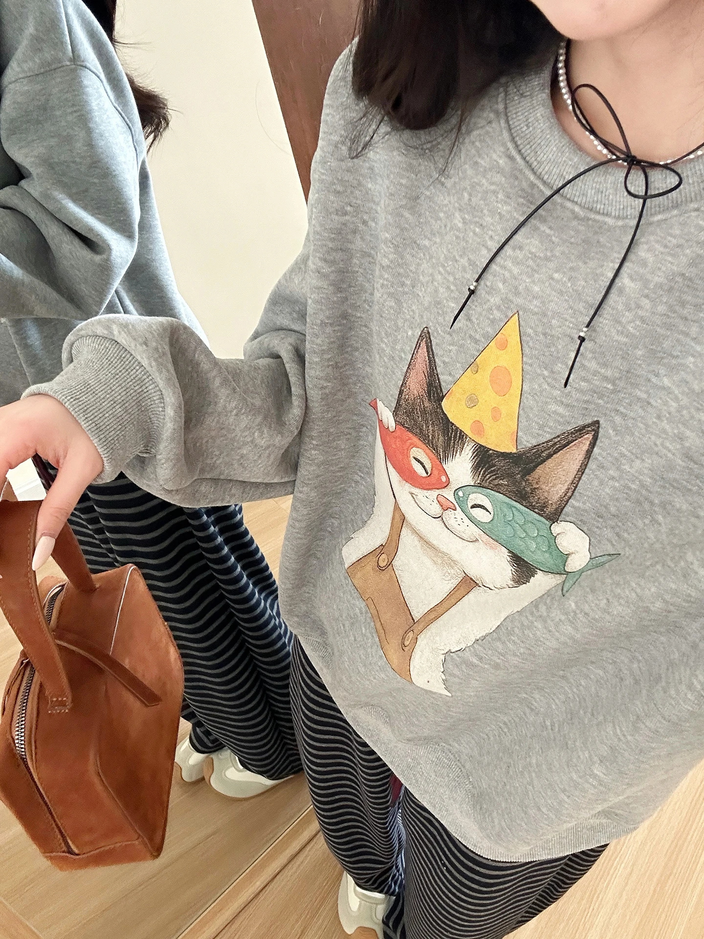 Свитшот SweetAnnie с круглым вырезом, женский, свободный, универсальный топ, весна 2026, новинка, комфортный, из смесового хлопка и полиэстера
Свитшот SweetAnnie с круглым вырезом, женский, свободный, универсальный топ, весна 2026, новинка, комфортный, из смесового хлопка и полиэстера