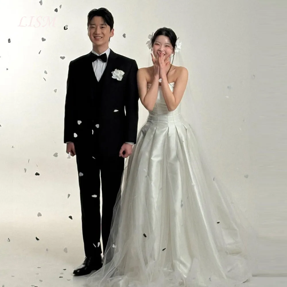LISM A-Line Simple Strapless Korea Wedding Dress Satin Silk Elegant Long Bridal Gown Photo Shoot Customized 웨딩드레스 Photo Shoot
LISM A-Line Simple Strapless Korea Wedding Dress Satin Silk Elegant Long Bridal Gown Photo Shoot Customized 웨딩드레스 Photo Shoot