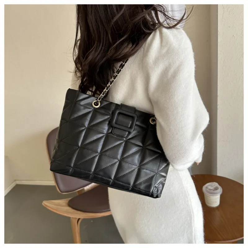 High-quality Tote Crossbody Bag Women's New Trendy Fashion Small Chain Shoulder Bag Niche Commuter Luxury Brand Shoulder Bag
High-quality Tote Crossbody Bag Women's New Trendy Fashion Small Chain Shoulder Bag Niche Commuter Luxury Brand Shoulder Bag