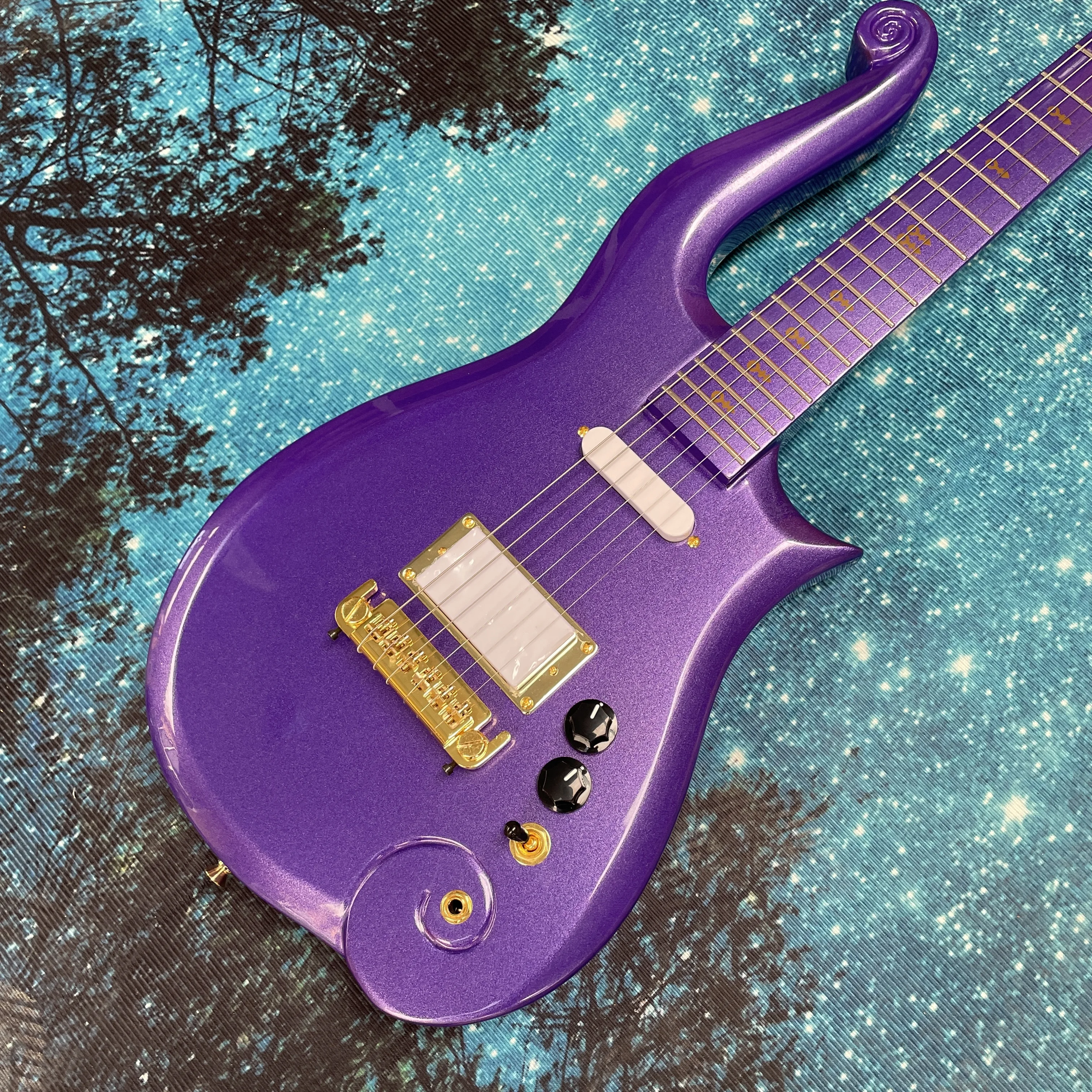 Purple Electric Guitar with Sh Pickups, Gold Hardware, Maple Fretboard, Ideal for Stage Performances Electric Guitarra
Purple Electric Guitar with Sh Pickups, Gold Hardware, Maple Fretboard, Ideal for Stage Performances Electric Guitarra