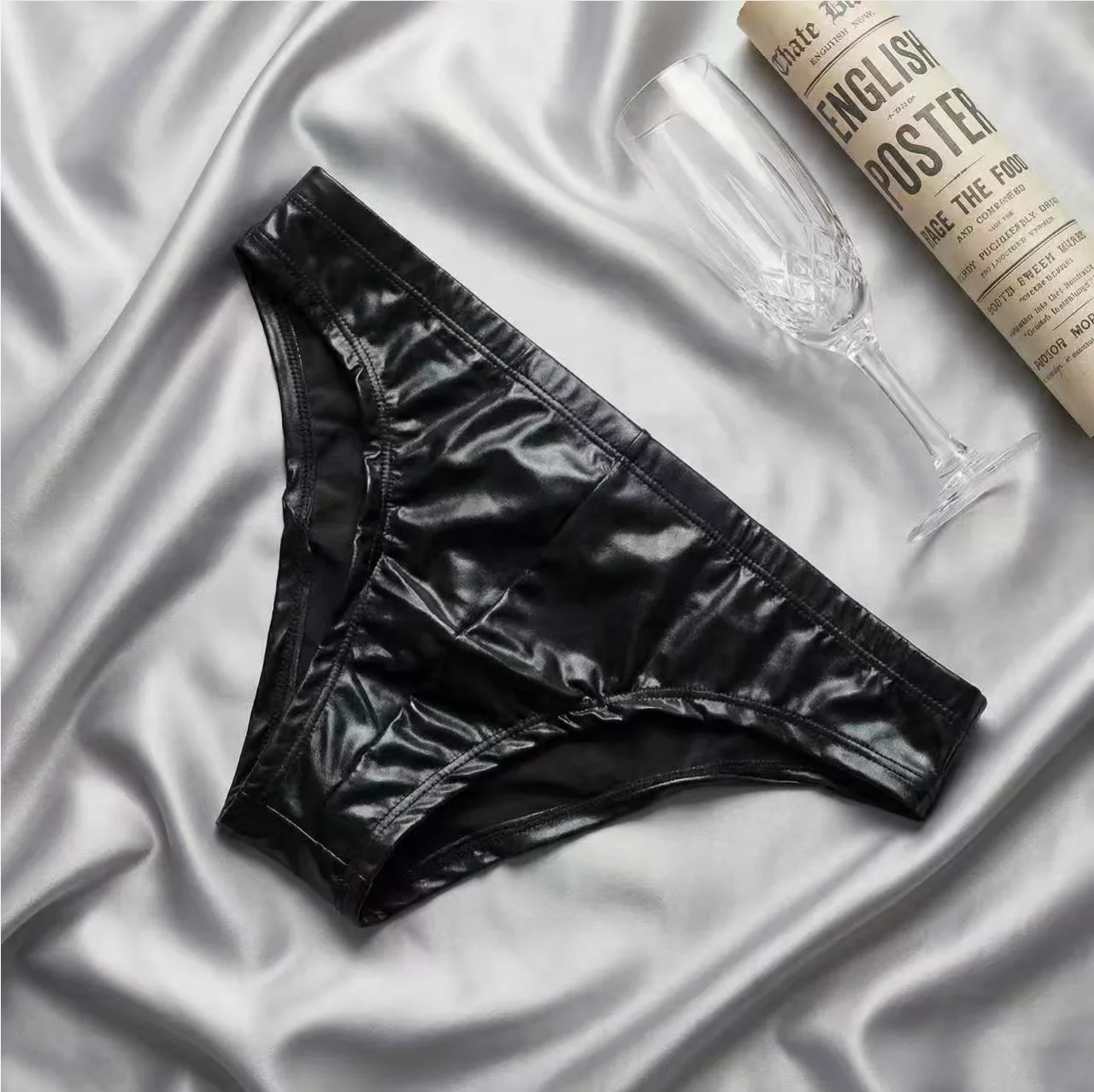 1 шт. мужское нижнее белье из искусственной кожи, сексуальное нижнее белье-треугольник, для бокса и фитнеса, подходит для костюмированных вечеринок, прекрасный подарок
1 шт. мужское нижнее белье из искусственной кожи, сексуальное нижнее белье-треугольник, для бокса и фитнеса, подходит для костюмированных вечеринок, прекрасный подарок