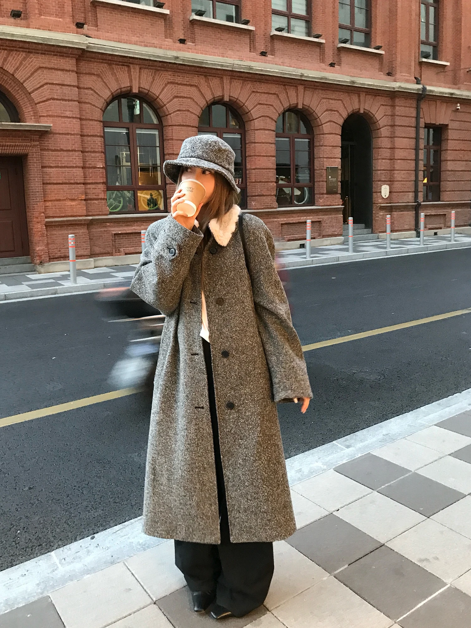 SukiiRED Long Woolen Coat Women's Detachable Fur Collar Faionable Commute Sle Thiened Straight Cut Polyester Blend
SukiiRED Long Woolen Coat Women's Detachable Fur Collar Faionable Commute Sle Thiened Straight Cut Polyester Blend