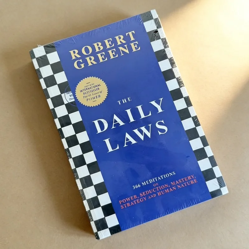 Ежедневные законы, написанные Робертом Грином, 366 медитаций, английская книга в мягкой обложке
Ежедневные законы, написанные Робертом Грином, 366 медитаций, английская книга в мягкой обложке