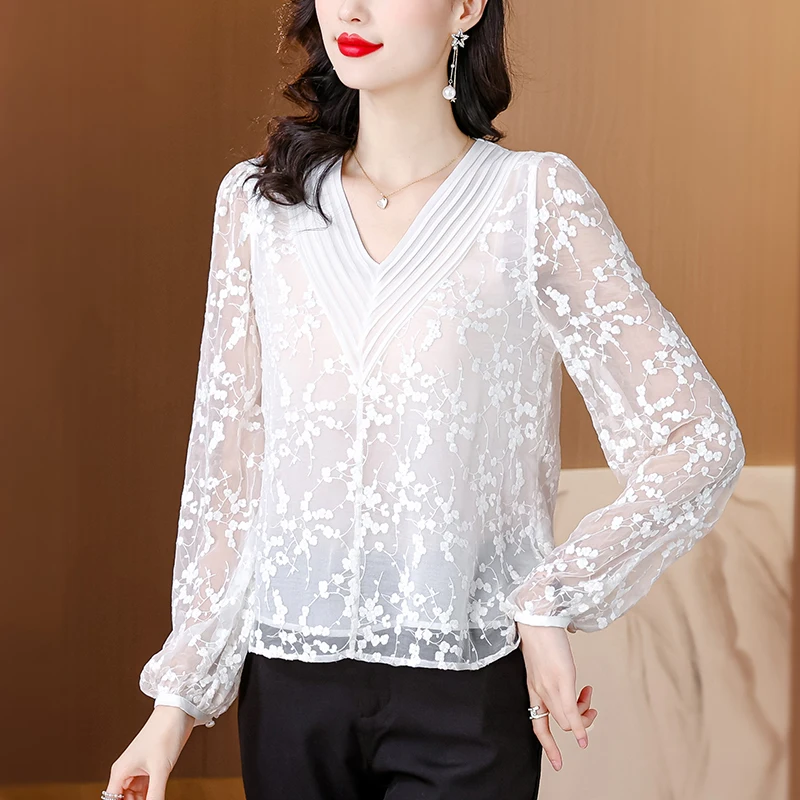 2024 Autumn/Winter New Silk V-neck Hook Flower Lace Shirt Women's French Embroidered White Shirt Top
2024 Autumn/Winter New Silk V-neck Hook Flower Lace Shirt Women's French Embroidered White Shirt Top