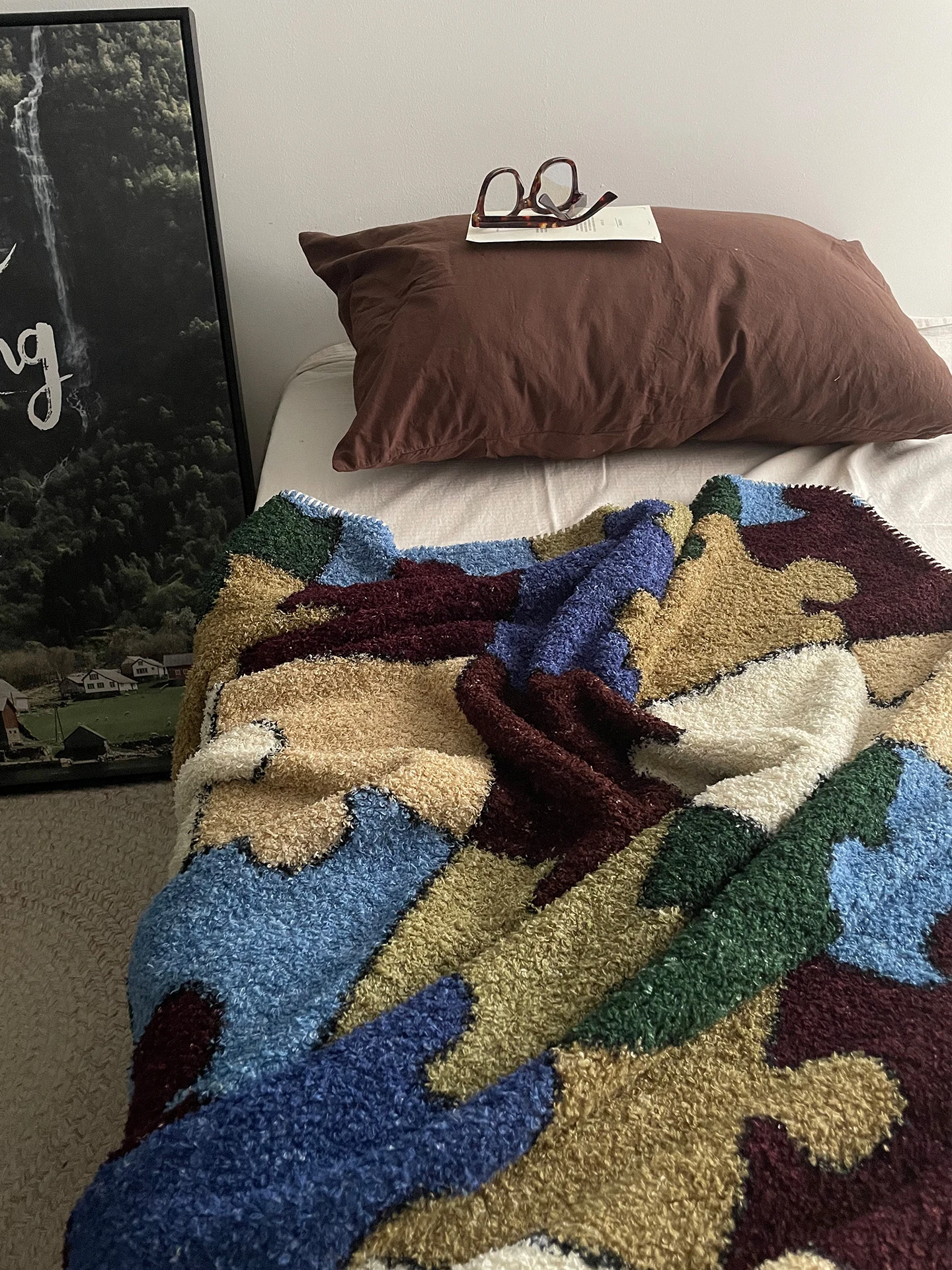 Retro Half Velvet Blanket Bauhaus Style Office Nap Car Use Polyester Fiber Warm Breathable Leisure Blanket for All Seasons
Retro Half Velvet Blanket Bauhaus Style Office Nap Car Use Polyester Fiber Warm Breathable Leisure Blanket for All Seasons