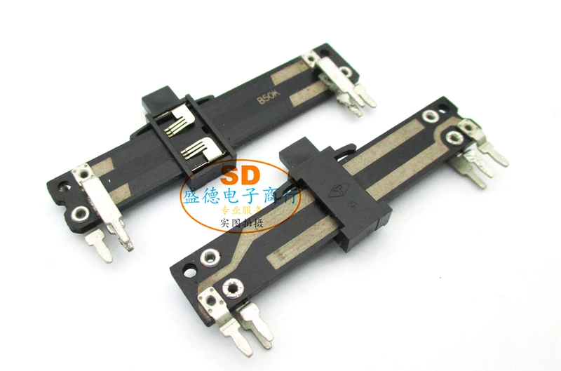B50K total length 50MM 5CM handle 4MM vertical double link direct sliding potentiometer sliding push mixing table equalizer -10P
B50K total length 50MM 5CM handle 4MM vertical double link direct sliding potentiometer sliding push mixing table equalizer -10P
