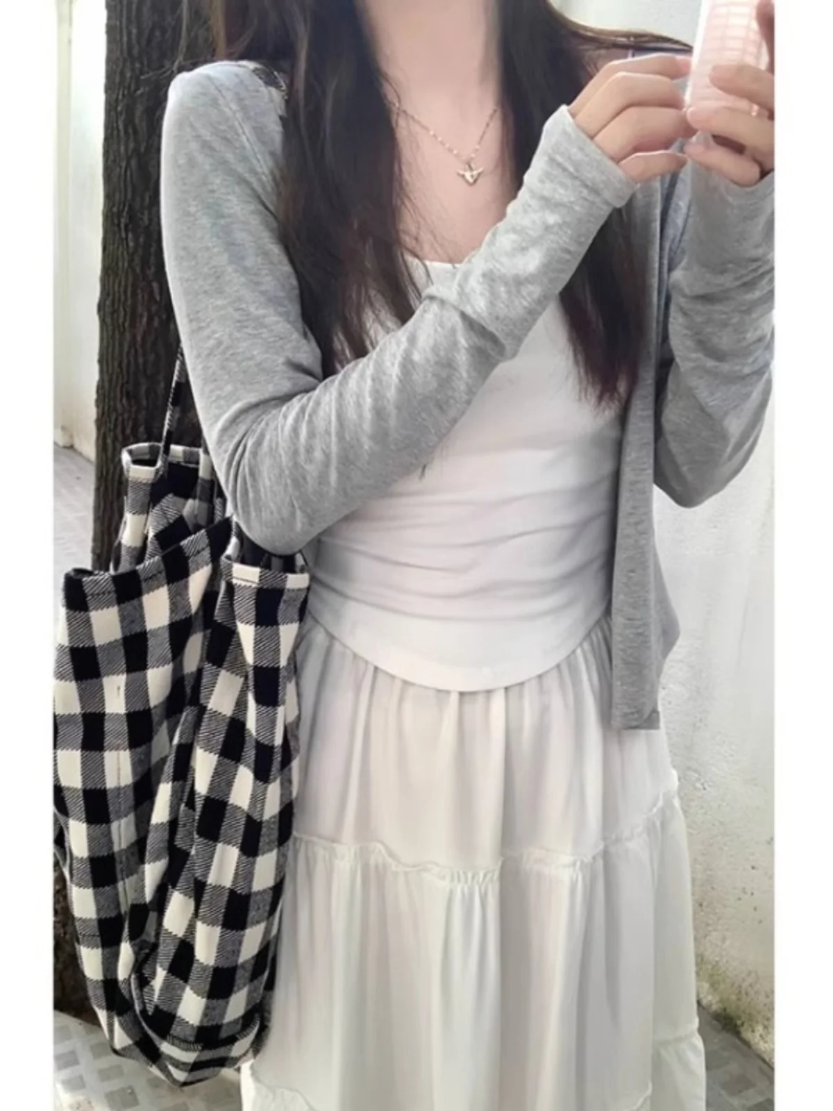Elegant Grey Thin Long Sleeve Knitted Sun Protection Open Cardigan Women's Summer New Fashion Sweet And Spicy Short Top
Elegant Grey Thin Long Sleeve Knitted Sun Protection Open Cardigan Women's Summer New Fashion Sweet And Spicy Short Top