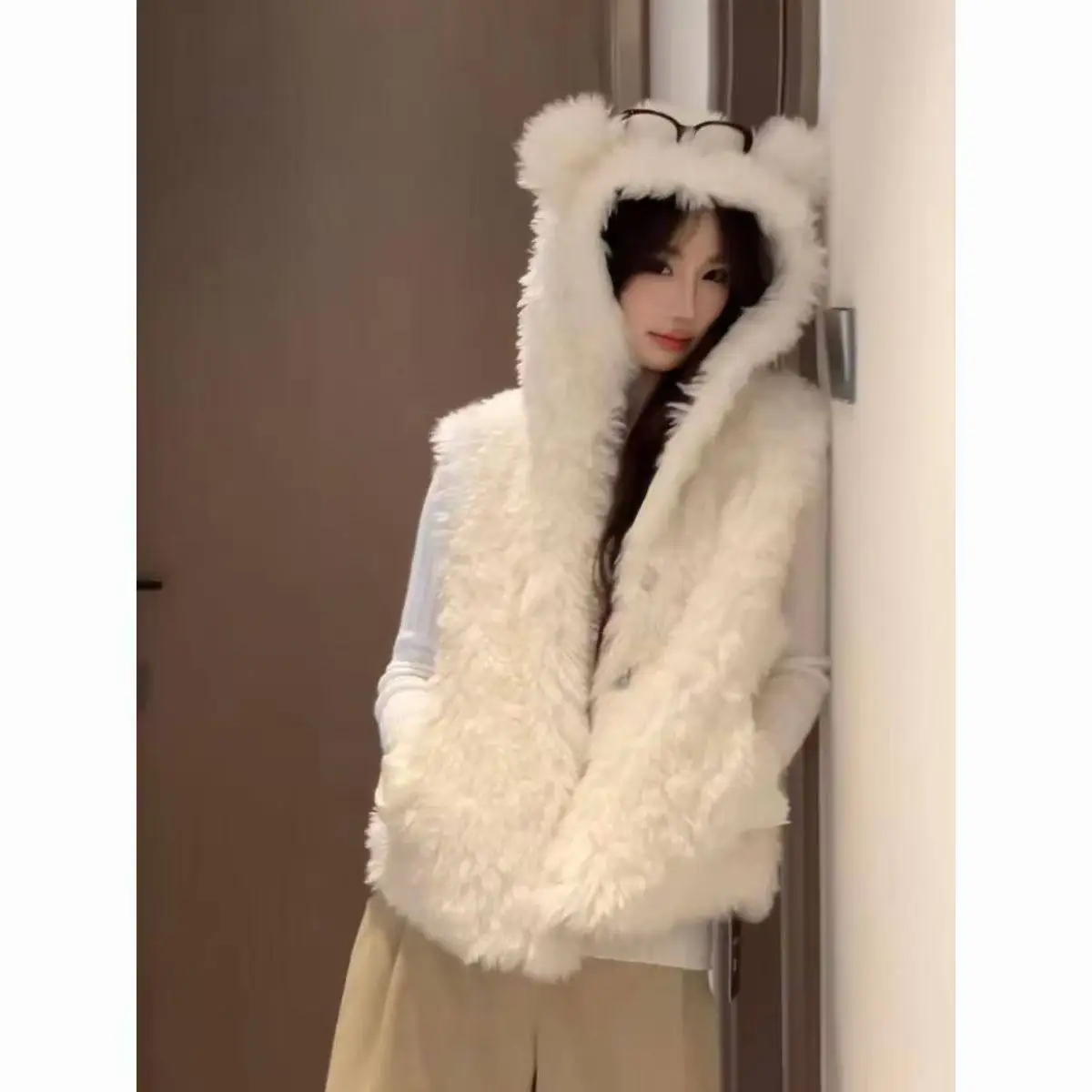 Lamb Fur Lazy Style Vest Fur Coat Shoulder Pad with Hat Warmth Women's Loose Fit Short Outerwear Polyester Fiber Youth Ladies
Lamb Fur Lazy Style Vest Fur Coat Shoulder Pad with Hat Warmth Women's Loose Fit Short Outerwear Polyester Fiber Youth Ladies