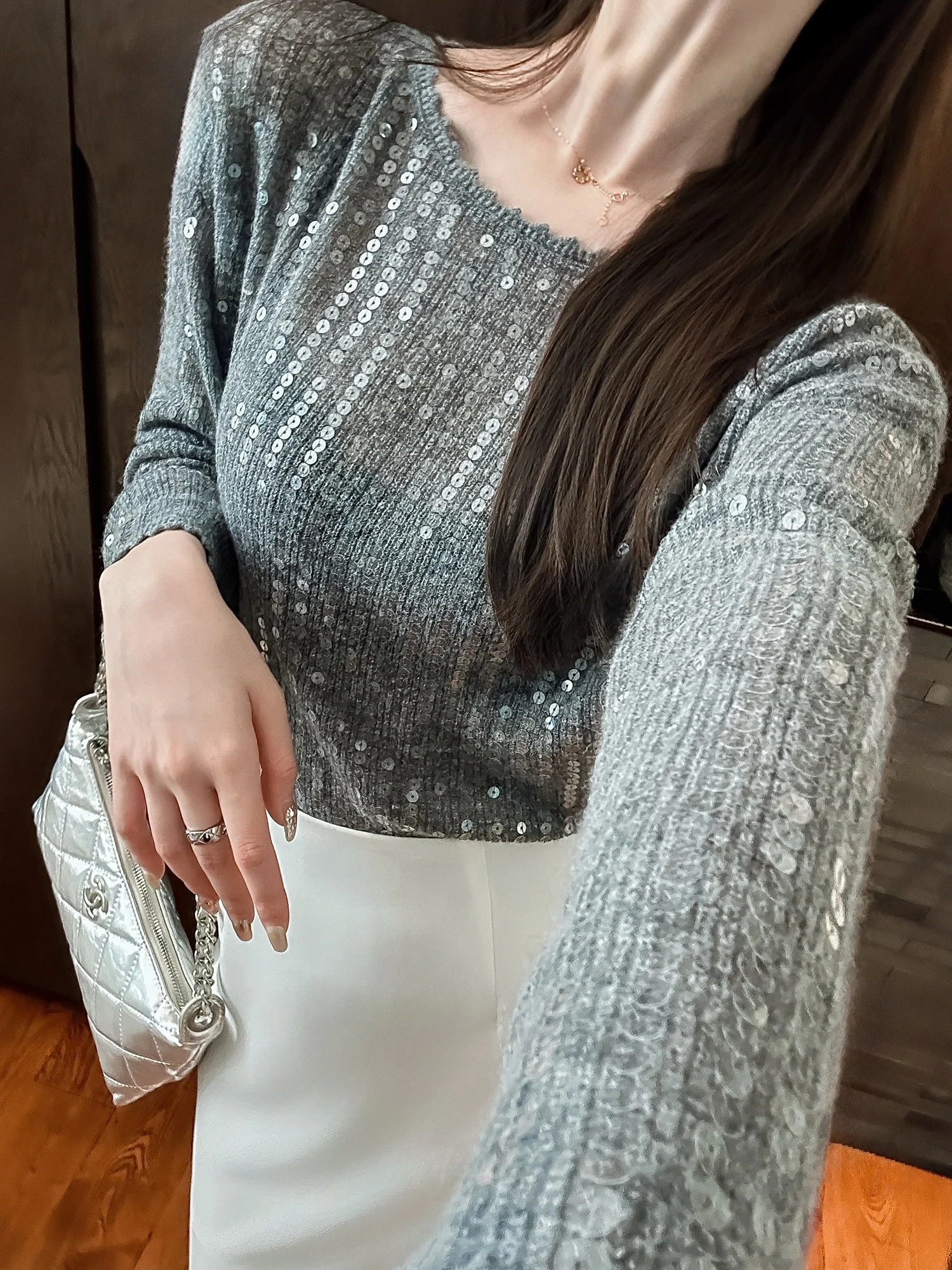 Мягкий женский повседневный топ из шерстяной смеси с пайетками, длинными рукавами и круглым вырезом, осенний, вязаный, в стиле Aosphere Gentle
Мягкий женский повседневный топ из шерстяной смеси с пайетками, длинными рукавами и круглым вырезом, осенний, вязаный, в стиле Aosphere Gentle