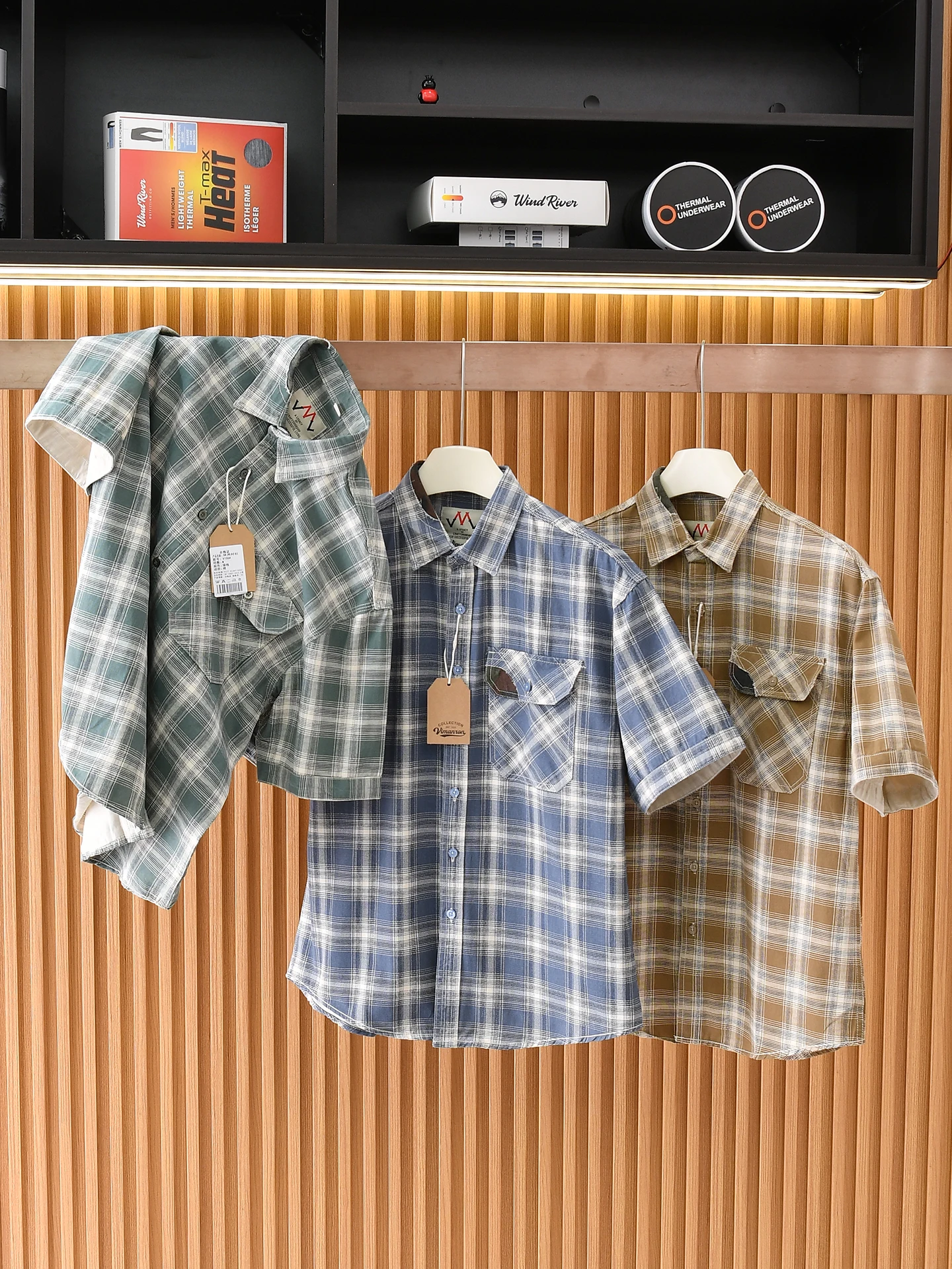 Classic Plaid Men's Casual Loose Summer Shirt Short Sleeve Breathable Moisture Wicking Vintage Style Cotton Youth Fashion
Classic Plaid Men's Casual Loose Summer Shirt Short Sleeve Breathable Moisture Wicking Vintage Style Cotton Youth Fashion