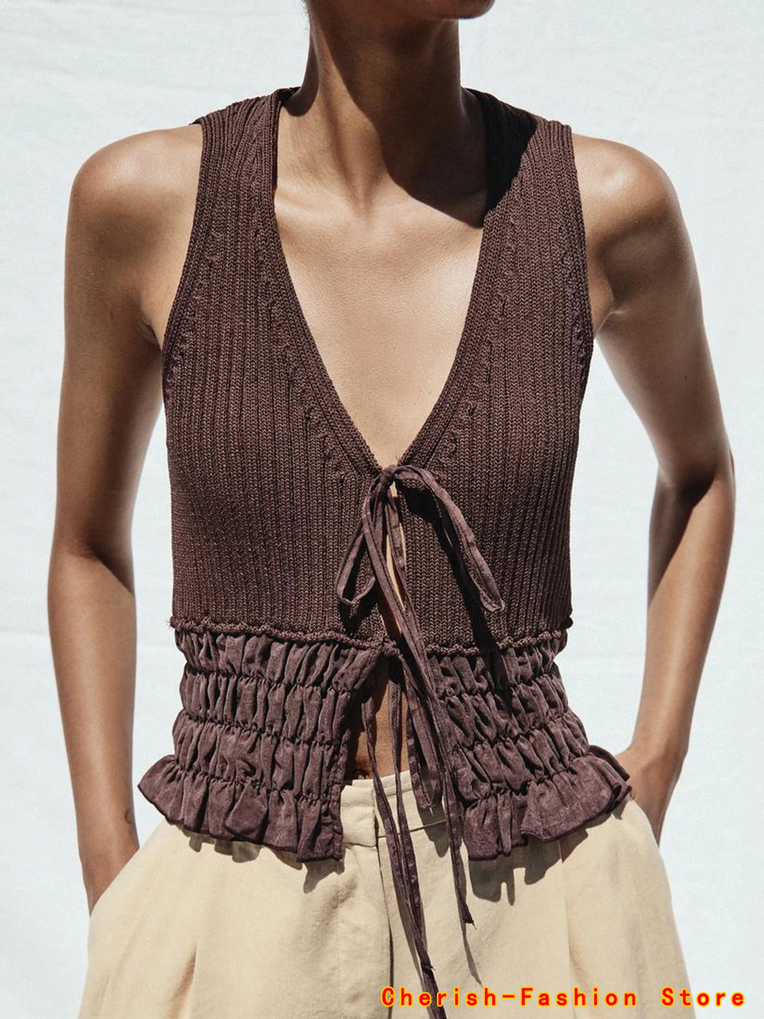 Brown Summer V-Neck Tie Front Tank Tops for Women Streetwear 2025 Sleeveless Ribbed Knit Vest Top With Ruffled Edges
Brown Summer V-Neck Tie Front Tank Tops for Women Streetwear 2025 Sleeveless Ribbed Knit Vest Top With Ruffled Edges