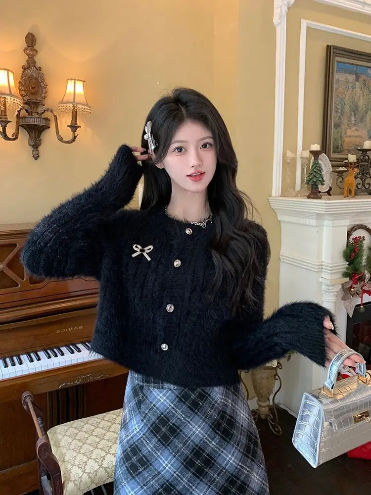 Black Bowknot Petite Versatile Short Sweater For Women Autumn Design Fashion Slimming Cardigan Coat
Black Bowknot Petite Versatile Short Sweater For Women Autumn Design Fashion Slimming Cardigan Coat