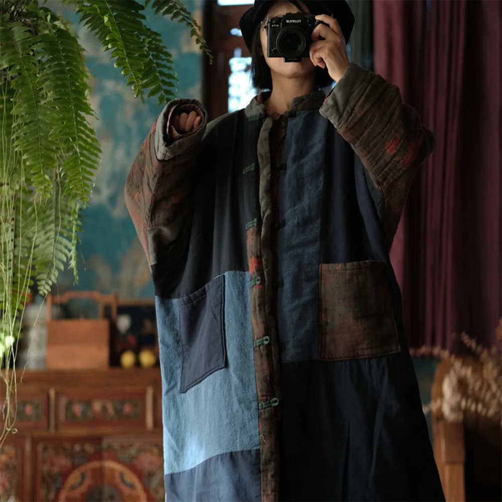 Оригинальное хлопково-льняное лоскутное цветное пальто с нашивкой, свободное пальто с хлопковой подкладкой, женское осенне-зимнее винтажное длинное пальто с китайской пряжкой
Оригинальное хлопково-льняное лоскутное цветное пальто с нашивкой, свободное пальто с хлопковой подкладкой, женское осенне-зимнее винтажное длинное пальто с китайской пряжкой