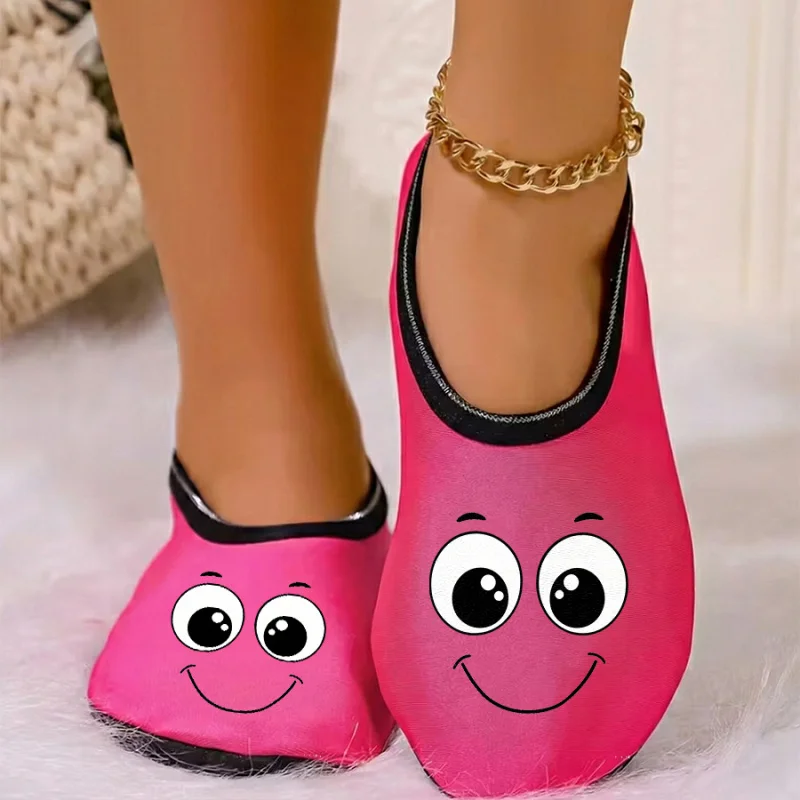 Four season wearable couple cartoon bird print with thin velvet lining, breathable, high elasticity, anti slip floor slippers
Four season wearable couple cartoon bird print with thin velvet lining, breathable, high elasticity, anti slip floor slippers