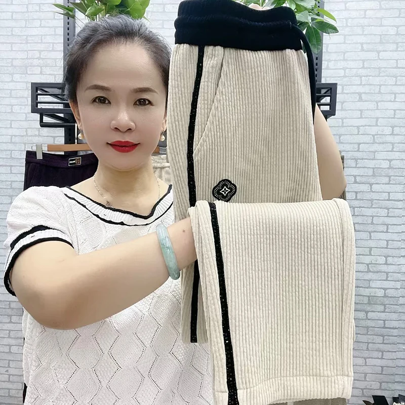 Autumn Winter New Corduroy Casual Pants for Women High Waist Fashionable and Versatile Loose Commute Straight Leg Pants
Autumn Winter New Corduroy Casual Pants for Women High Waist Fashionable and Versatile Loose Commute Straight Leg Pants