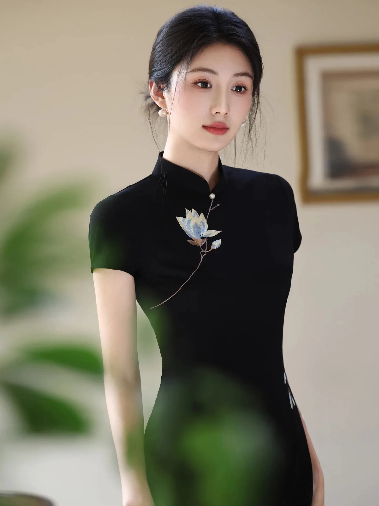 Retro Style Short Sleeve Embroidered Dress Young Women's Daily Wear Slimming Midi Dress Black Color Polyester Fabric
Retro Style Short Sleeve Embroidered Dress Young Women's Daily Wear Slimming Midi Dress Black Color Polyester Fabric