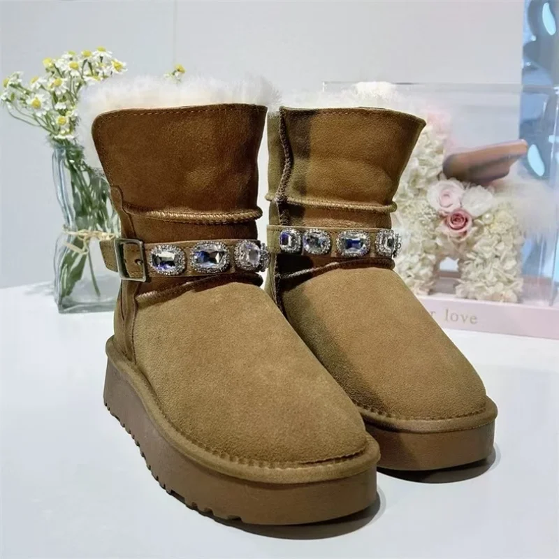 Luxurious water diamond thickened snow boots, large-sized fur one-piece banquet and wedding thick-soled women's boots 35-40
Luxurious water diamond thickened snow boots, large-sized fur one-piece banquet and wedding thick-soled women's boots 35-40