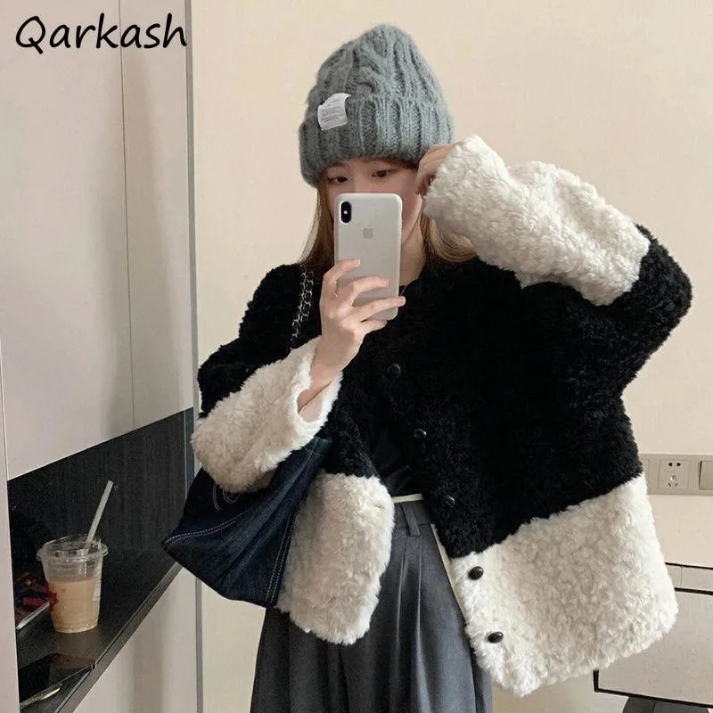 Куртки из овечьей шерсти, женские черно-белые лоскутные свободные термопальто в корейском стиле, повседневные плюшевые простые стильные осенние новые куртки
Куртки из овечьей шерсти, женские черно-белые лоскутные свободные термопальто в корейском стиле, повседневные плюшевые простые стильные осенние новые куртки
