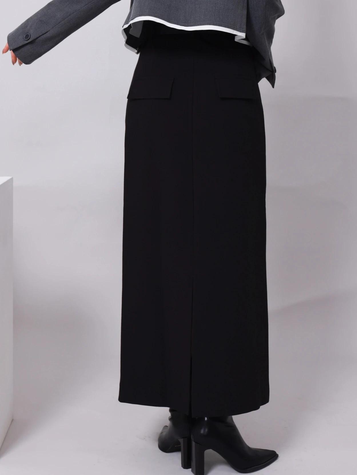 Модная облегающая черная юбка миди с завышенной талией от Huajia Studio, новая коллекция ранней весны, прямая юбка-труба, длинная юбка-футляр
Модная облегающая черная юбка миди с завышенной талией от Huajia Studio, новая коллекция ранней весны, прямая юбка-труба, длинная юбка-футляр