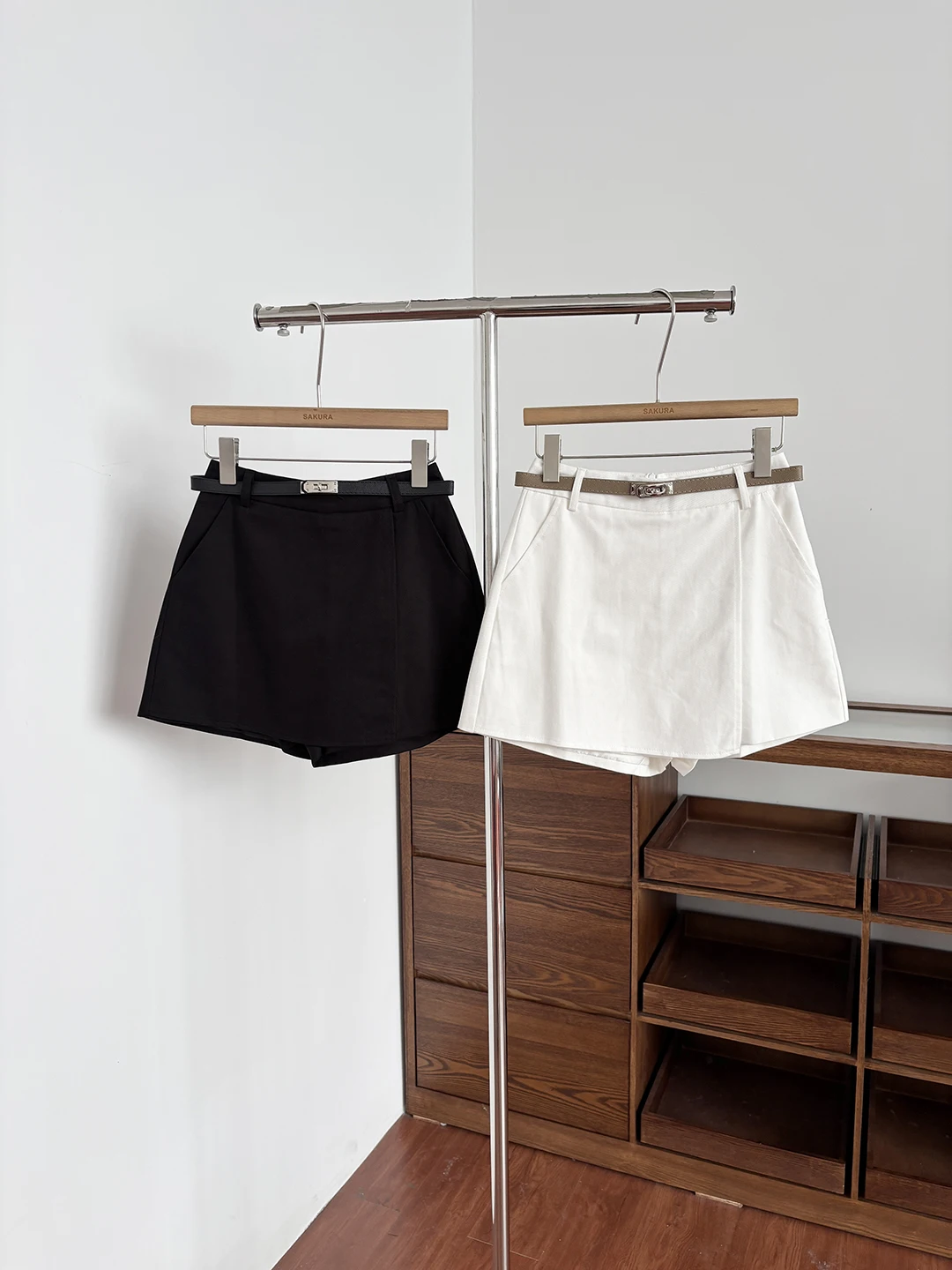 Chic Korean Style Silk Washed Cotton Workwear Shorts Women Summer Simple Elegance A-Line Slimming Casual Pants Skirt
Chic Korean Style Silk Washed Cotton Workwear Shorts Women Summer Simple Elegance A-Line Slimming Casual Pants Skirt