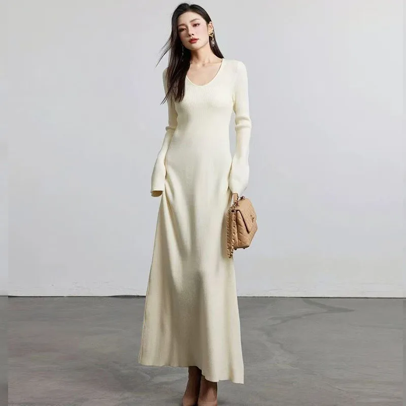 Autumn Pullover Solid Color V-neck Pit Strip Knitted Dress for Women in Autumn and Winter Bottom Long Waist Pack Hip Skirt
Autumn Pullover Solid Color V-neck Pit Strip Knitted Dress for Women in Autumn and Winter Bottom Long Waist Pack Hip Skirt