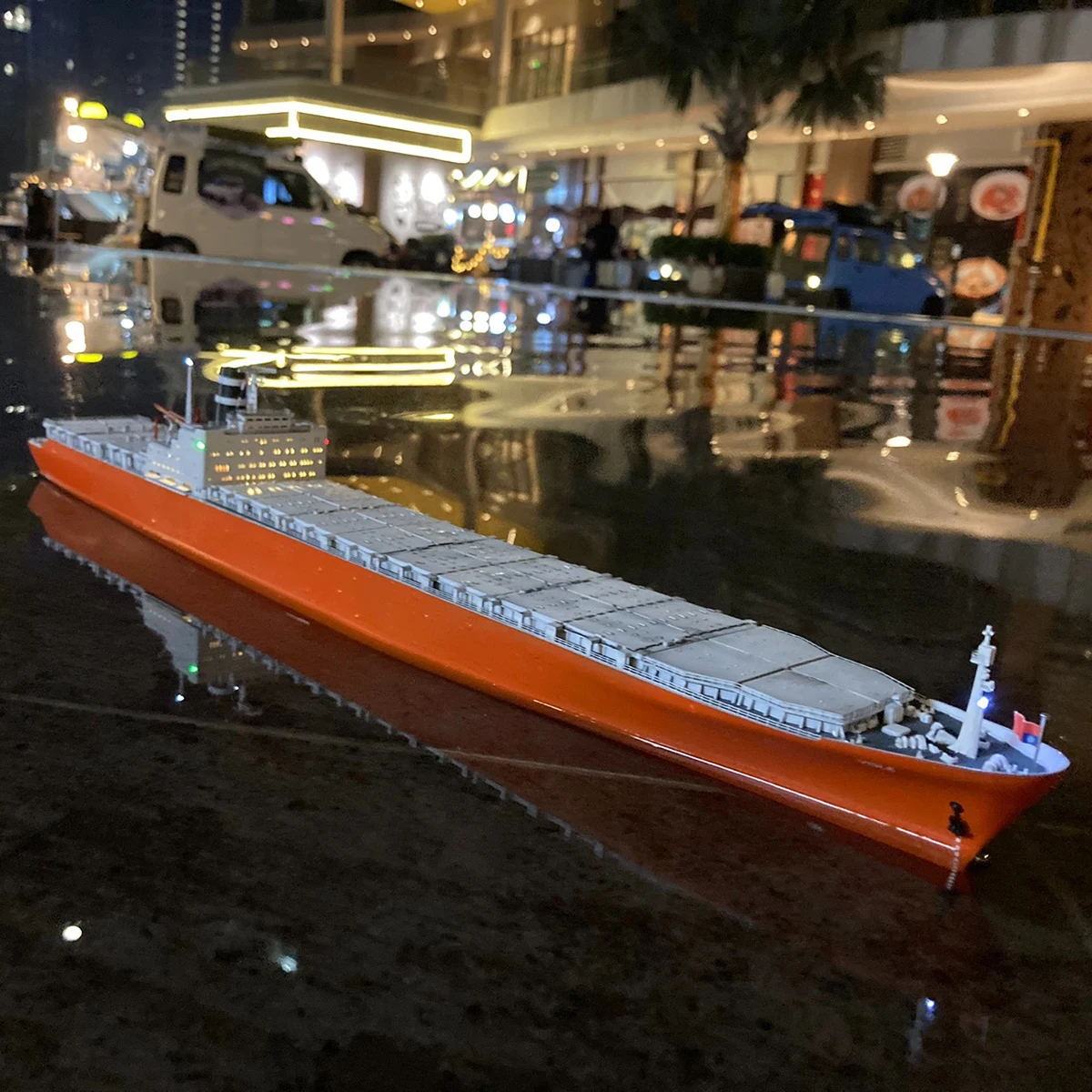 1/550 RC Лодка 50 см Три медных пропеллера Контейнер с дистанционным управлением Корабли со световыми эффектами RC Schiffe Модель корабля Игрушка
1/550 RC Лодка 50 см Три медных пропеллера Контейнер с дистанционным управлением Корабли со световыми эффектами RC Schiffe Модель корабля Игрушка