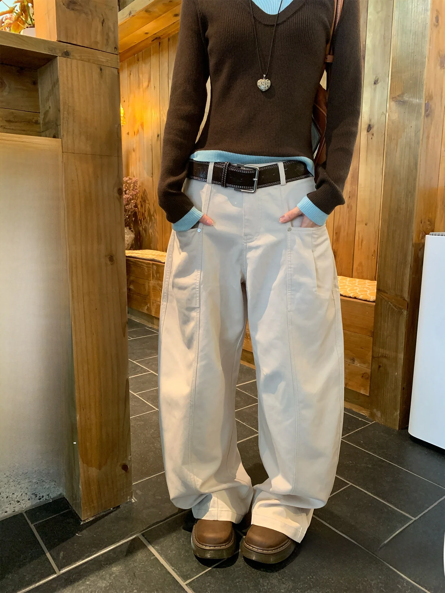 Ретро-брюки Sòngzhèngèn цвета молочного чая из стираного хлопка, свободные женские повседневные брюки, осенняя новинка, прямые широкие длинные брюки
Ретро-брюки Sòngzhèngèn цвета молочного чая из стираного хлопка, свободные женские повседневные брюки, осенняя новинка, прямые широкие длинные брюки