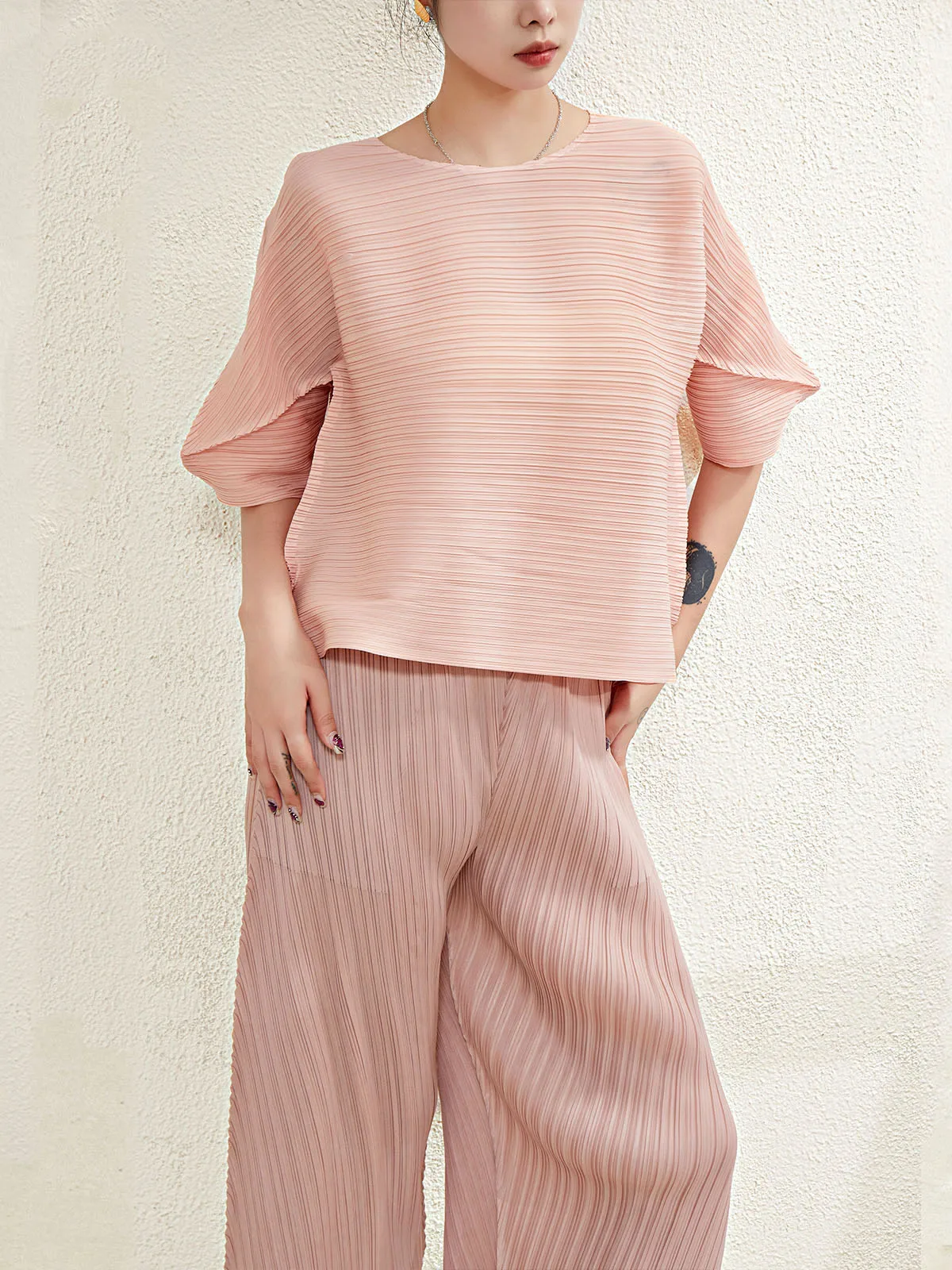 Miyake Women's Pleated Shirt Long Sleeve Casual Loose Fashion Top for Spring Made from Fabric
Miyake Women's Pleated Shirt Long Sleeve Casual Loose Fashion Top for Spring Made from Fabric