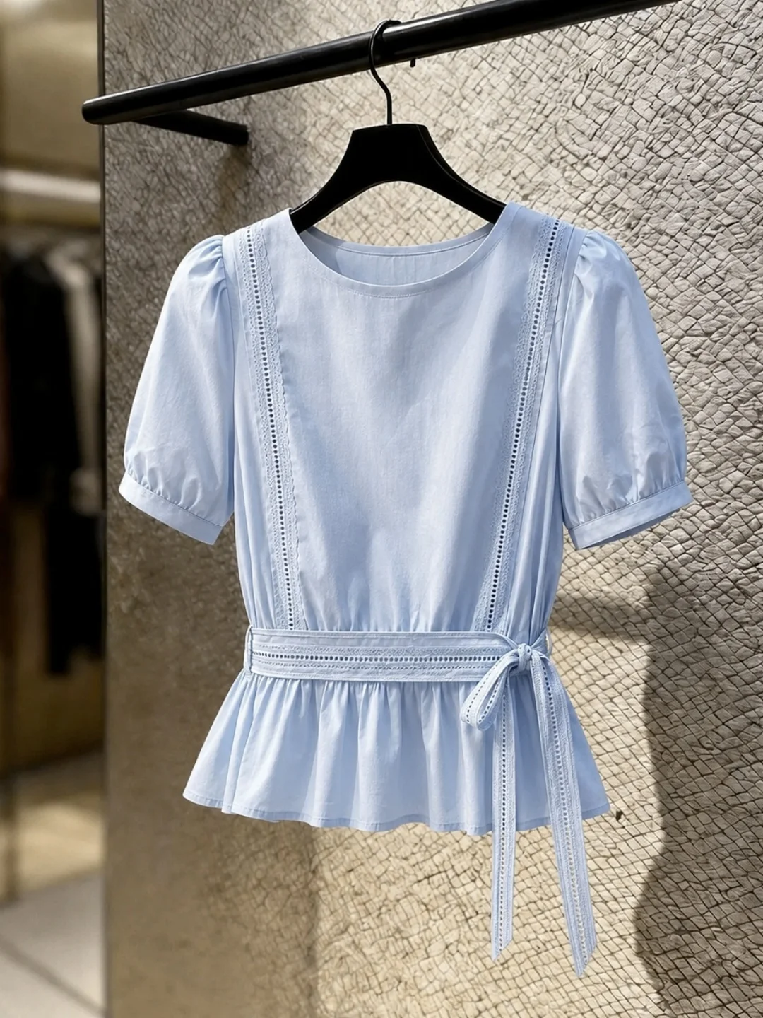 Elegant Fashionable Short Sleeve Shirt Women's Comfortable Waist-Cinching Design Summer 2026 Trendy Hollow out Top
Elegant Fashionable Short Sleeve Shirt Women's Comfortable Waist-Cinching Design Summer 2026 Trendy Hollow out Top