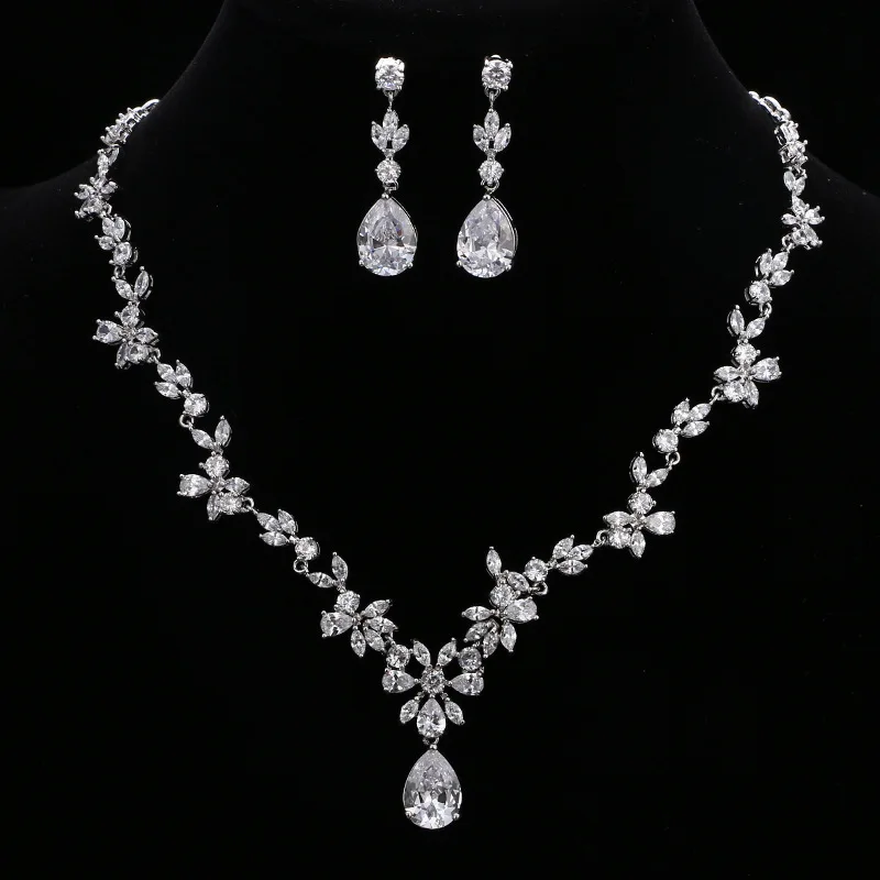 SUGO Exquisite Fashion Minority Water Drop Zirconia Necklaces Earrings Sets for Elegant Women Wedding Jewelry Collocation
SUGO Exquisite Fashion Minority Water Drop Zirconia Necklaces Earrings Sets for Elegant Women Wedding Jewelry Collocation