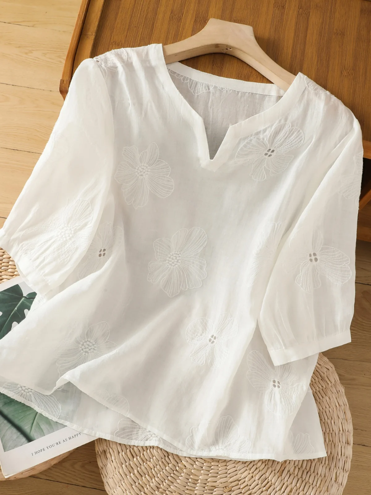 Summer New Style Women's Embroidered White V-neck Short Sleeve Cotton Linen Chiffon Top Loose Fit Korean Style Office Wear
Summer New Style Women's Embroidered White V-neck Short Sleeve Cotton Linen Chiffon Top Loose Fit Korean Style Office Wear
