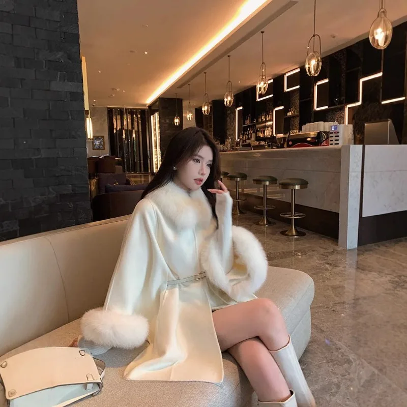 High-end elegant Wool Coat for Women High-end Fox Fur Collar Woolen Shawl Coat Detachable Fashionable Autumn and Winter Coat
High-end elegant Wool Coat for Women High-end Fox Fur Collar Woolen Shawl Coat Detachable Fashionable Autumn and Winter Coat