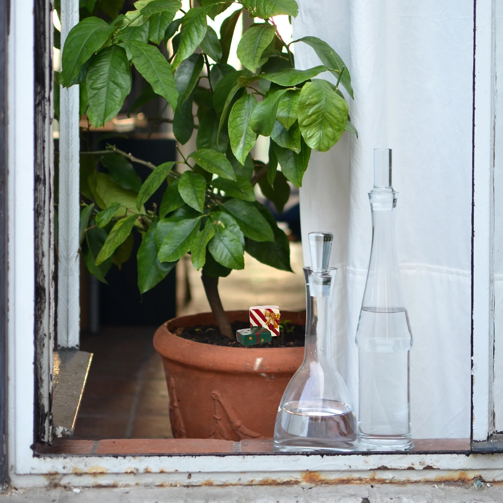 2Pcs Xmas Fish Tank Decor Resin Aquarium Ornament Mini Christmas Gift Box Artware Xmas Aquarium Ornament Fish Tank Decoration
2Pcs Xmas Fish Tank Decor Resin Aquarium Ornament Mini Christmas Gift Box Artware Xmas Aquarium Ornament Fish Tank Decoration