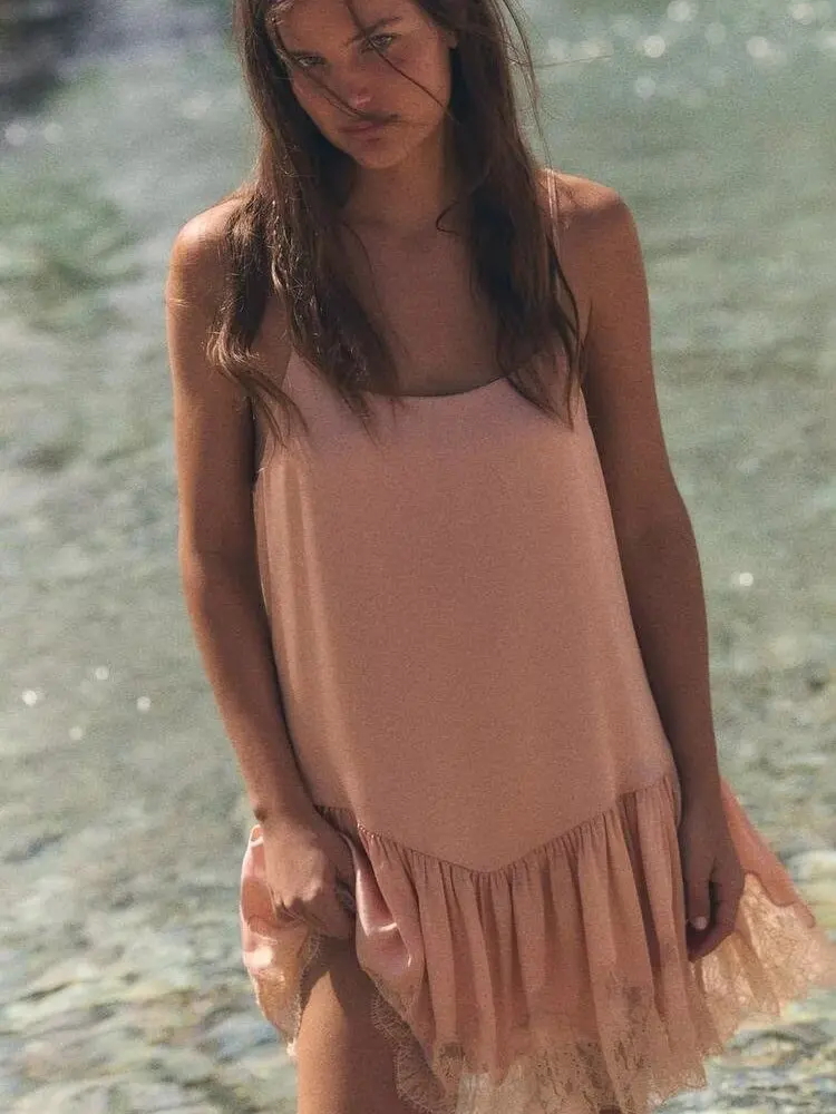 Elegant Lace Detail Dress New Summer Collection Simple Commute Style Women's Fashion QingCI Stage Costume Ethnic Wear
Elegant Lace Detail Dress New Summer Collection Simple Commute Style Women's Fashion QingCI Stage Costume Ethnic Wear