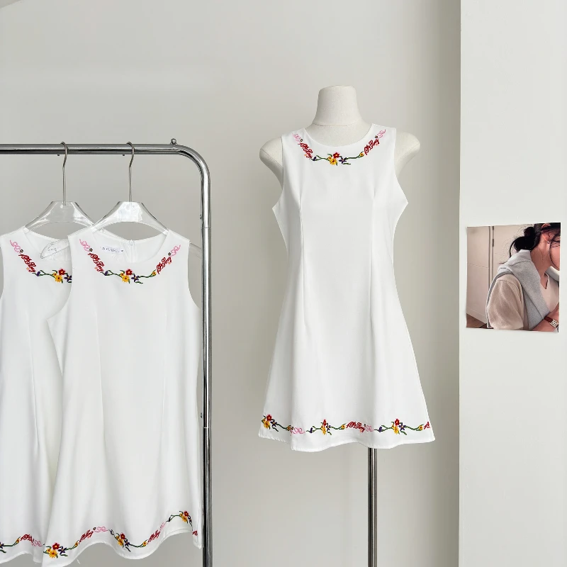 Summer Women Dress Vintage Elegant Sleeveless A-Line Floral Embroidery Casual Outfits Female Korean Fashion Beach Style Clothing
Summer Women Dress Vintage Elegant Sleeveless A-Line Floral Embroidery Casual Outfits Female Korean Fashion Beach Style Clothing