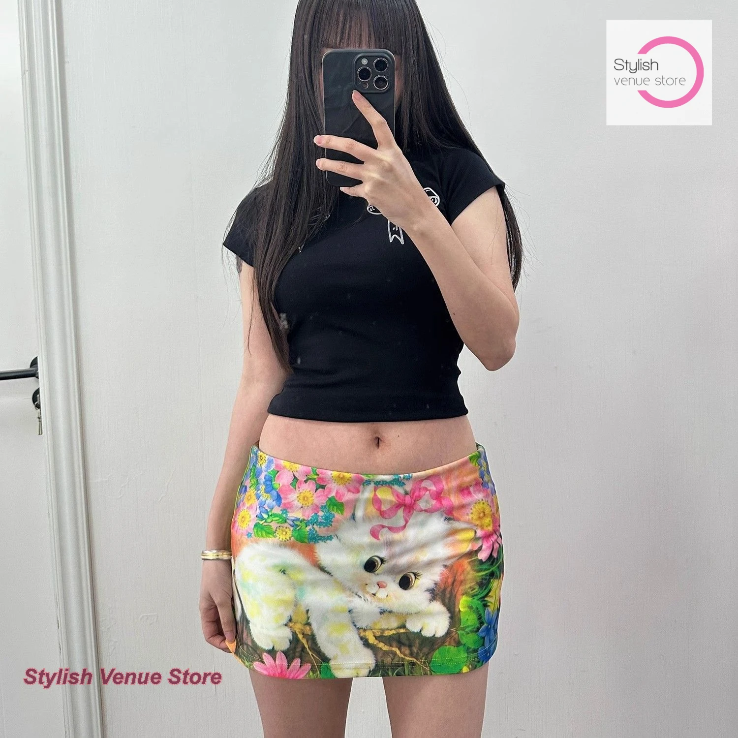 Summer new skirt female acetate satin kitten print spice girl low waist slim French fashion flower casual Joker short skirt.
Summer new skirt female acetate satin kitten print spice girl low waist slim French fashion flower casual Joker short skirt.