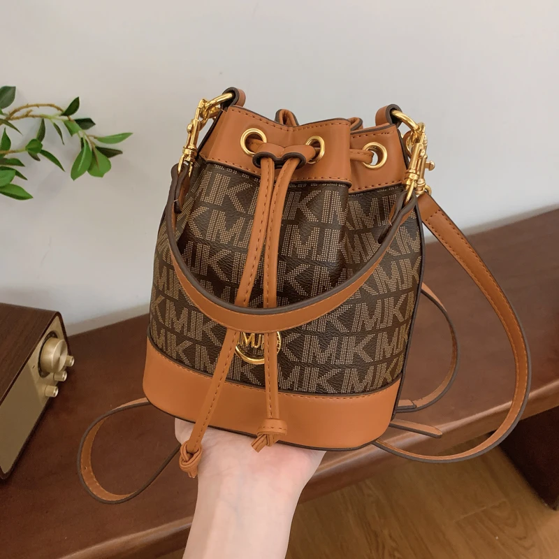 Elegant Evening Clutch Bag For Women - Convertible Leather Crossbody Purse With Chain Strap & Crystal Embellishments
Elegant Evening Clutch Bag For Women - Convertible Leather Crossbody Purse With Chain Strap & Crystal Embellishments