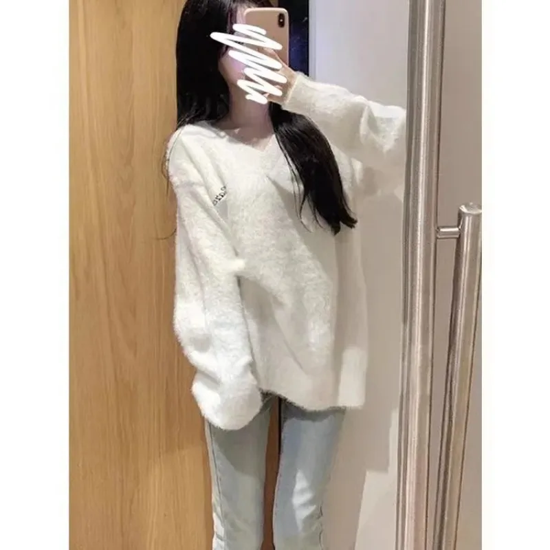 Осенне-зимний свободный свитер с v-образным вырезом в ленивом стиле, женская вязаная нижняя рубашка, пуловер, топ
Осенне-зимний свободный свитер с v-образным вырезом в ленивом стиле, женская вязаная нижняя рубашка, пуловер, топ