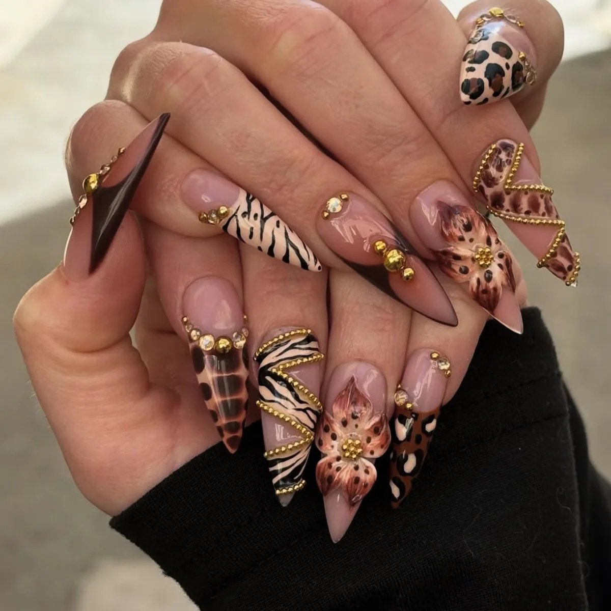 Wind-length pointed leopard-print chain three-dimensional flower zebra-print diamond design removable fake nails
Wind-length pointed leopard-print chain three-dimensional flower zebra-print diamond design removable fake nails