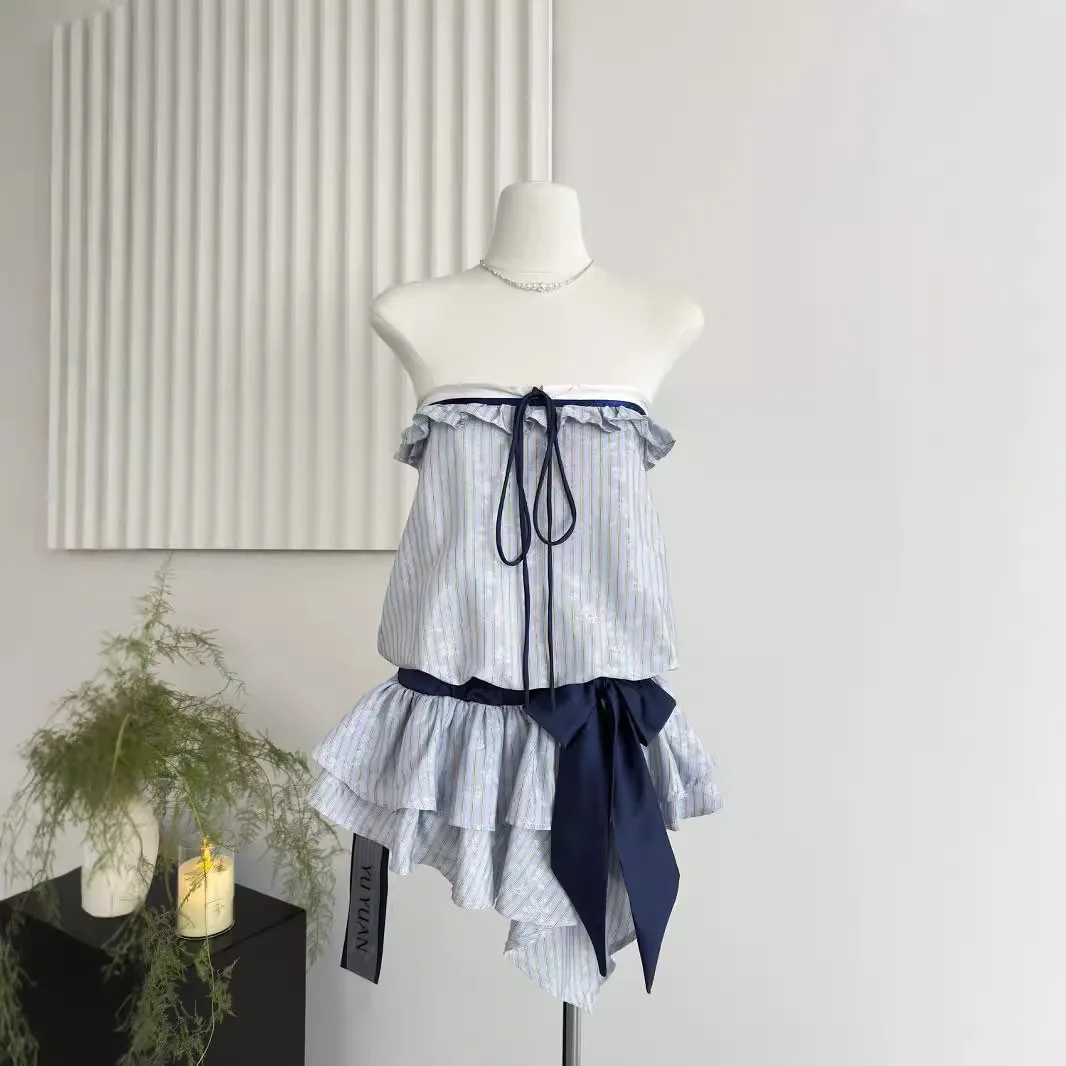 Light Blue Jacquard Striped Color Matching Lace-up Lazy Irregular Short Tube Top Dress
Light Blue Jacquard Striped Color Matching Lace-up Lazy Irregular Short Tube Top Dress